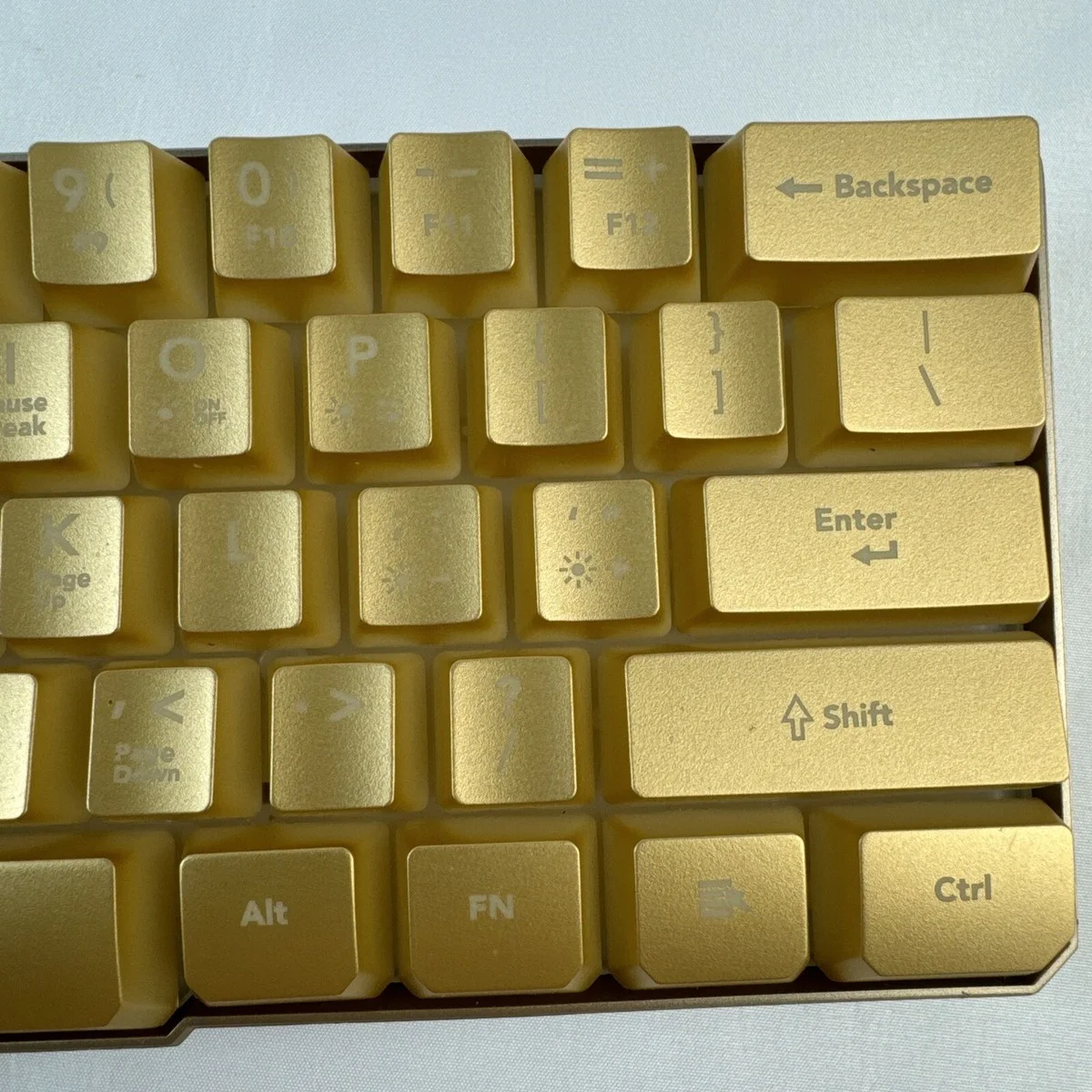 J6 J600 Tuş Bordu Gold